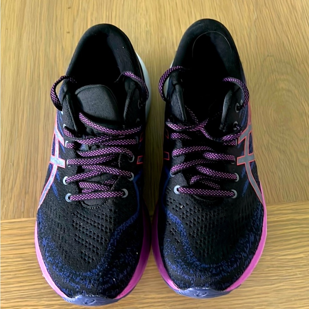Women’s ASICS FF Blast + sneaker. Size 9 only wore a few times. Black and Purple